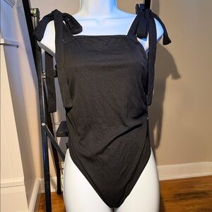 SHEIN Black Tie-Shoulder Square Neck Bodysuit